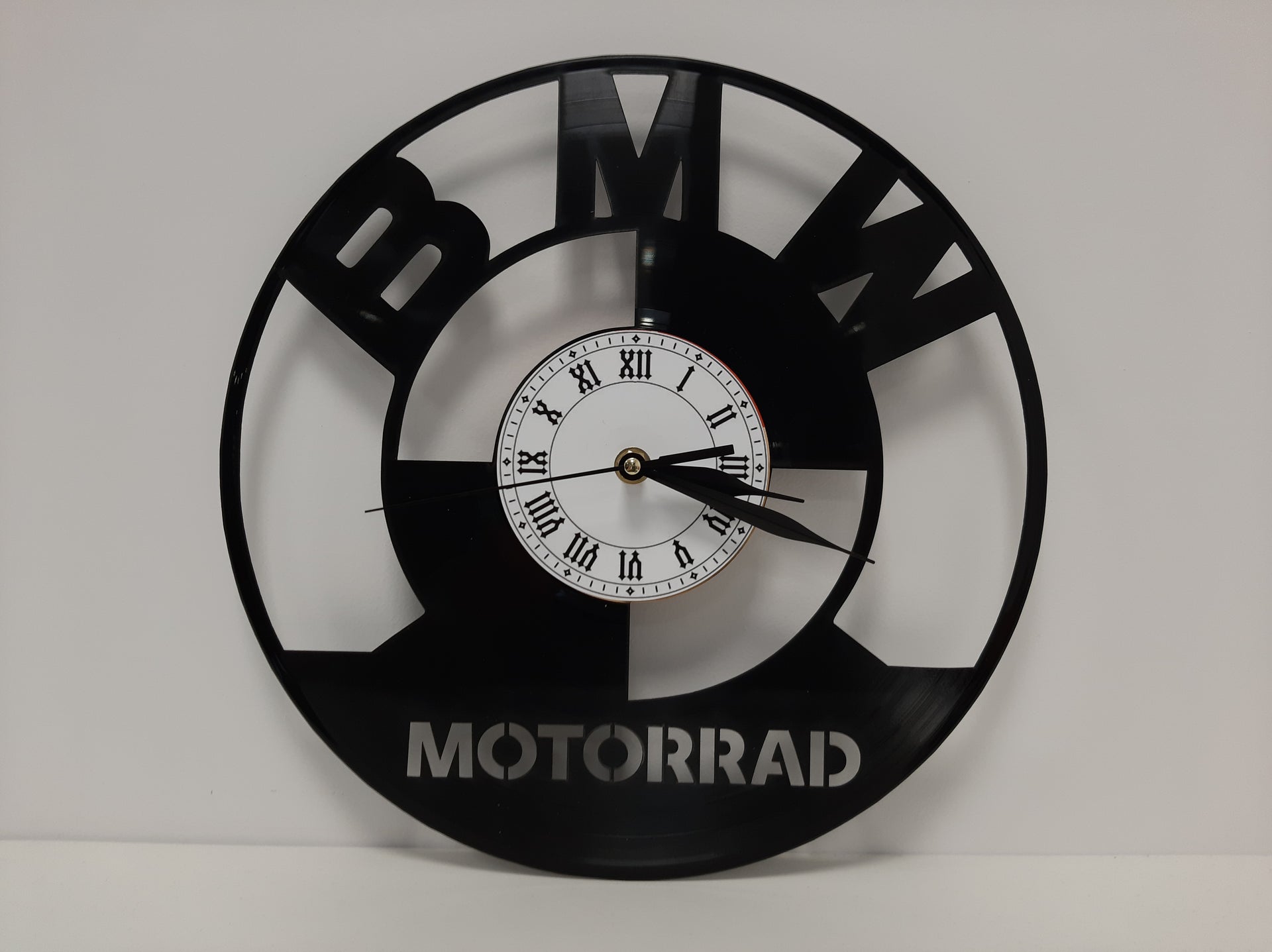 Hodiny z gramofonové desky BMW MOTORRAD