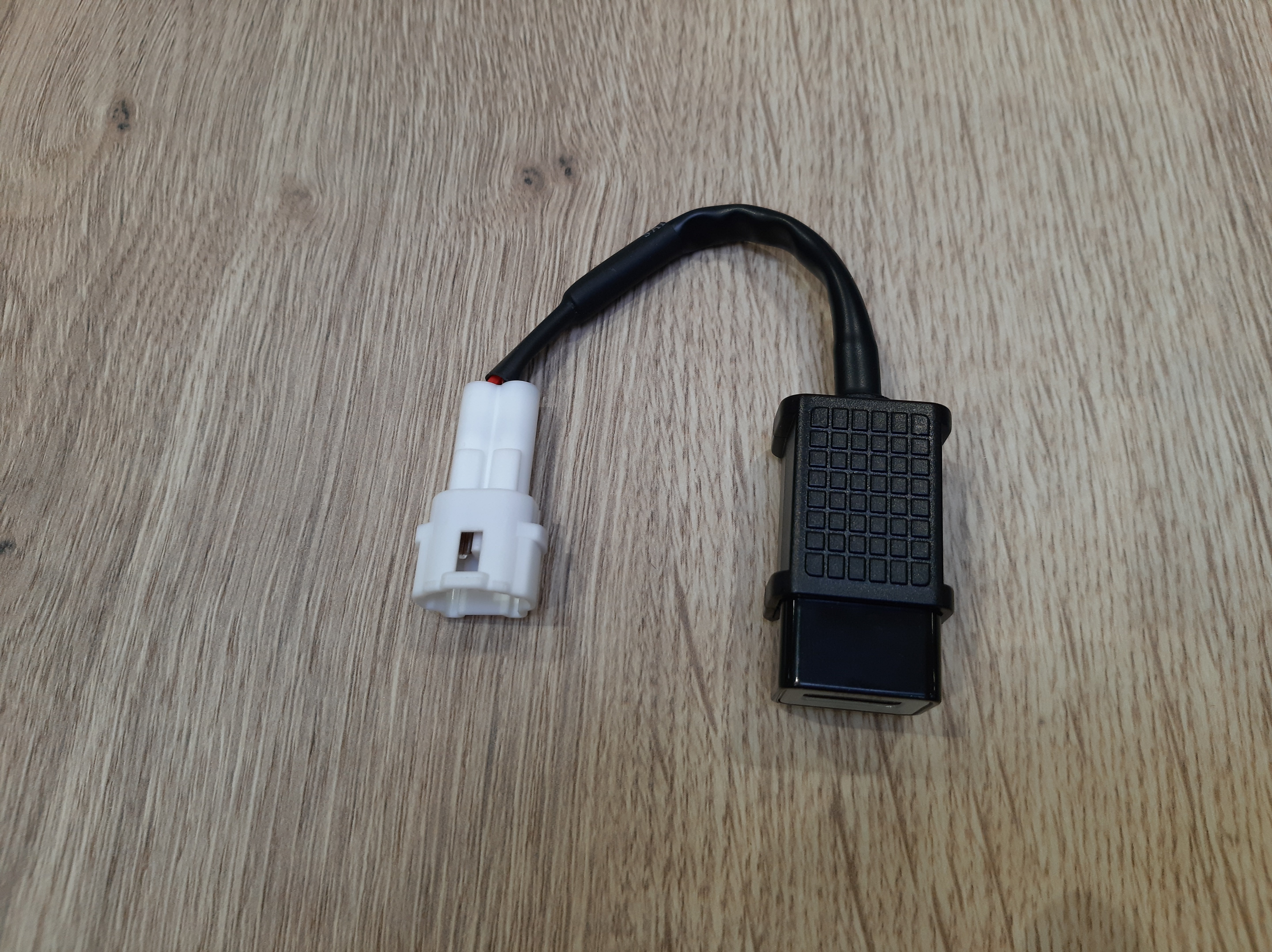 USB-A adapter 95 mm 5V Yamaha Tracer 7