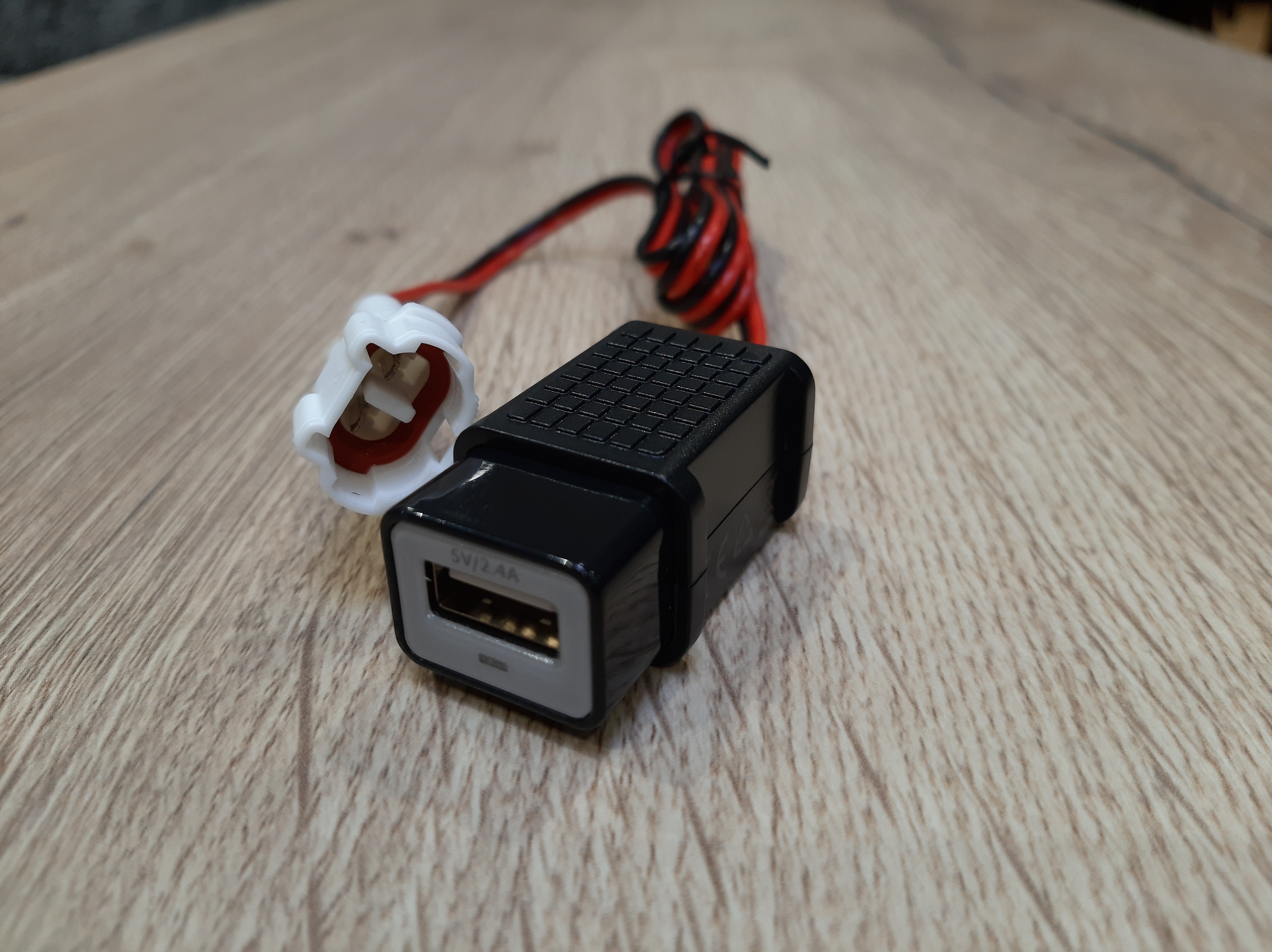 USB adapter 5V pro Yamaha Tracer 9