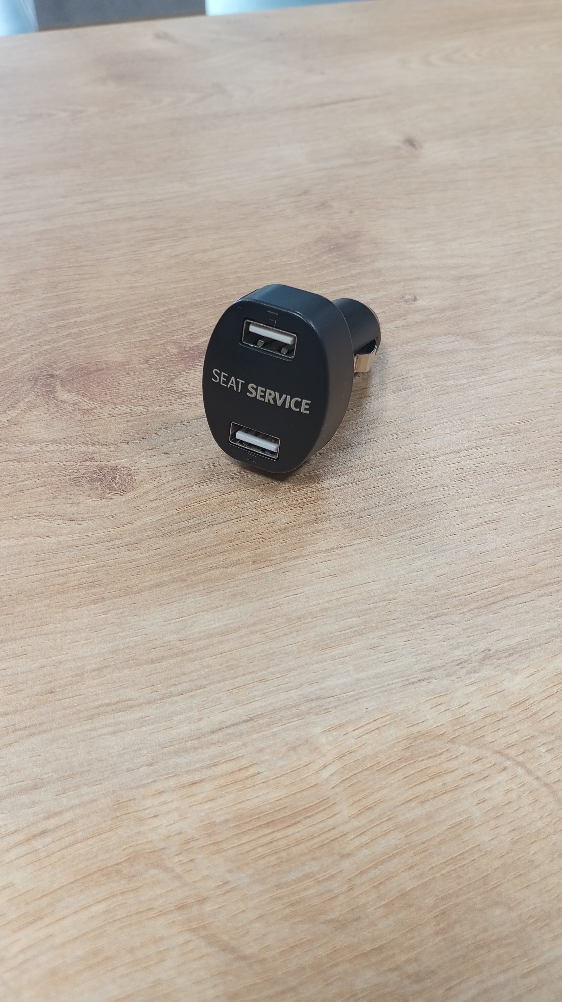 Nabíječla do USB černá Seat