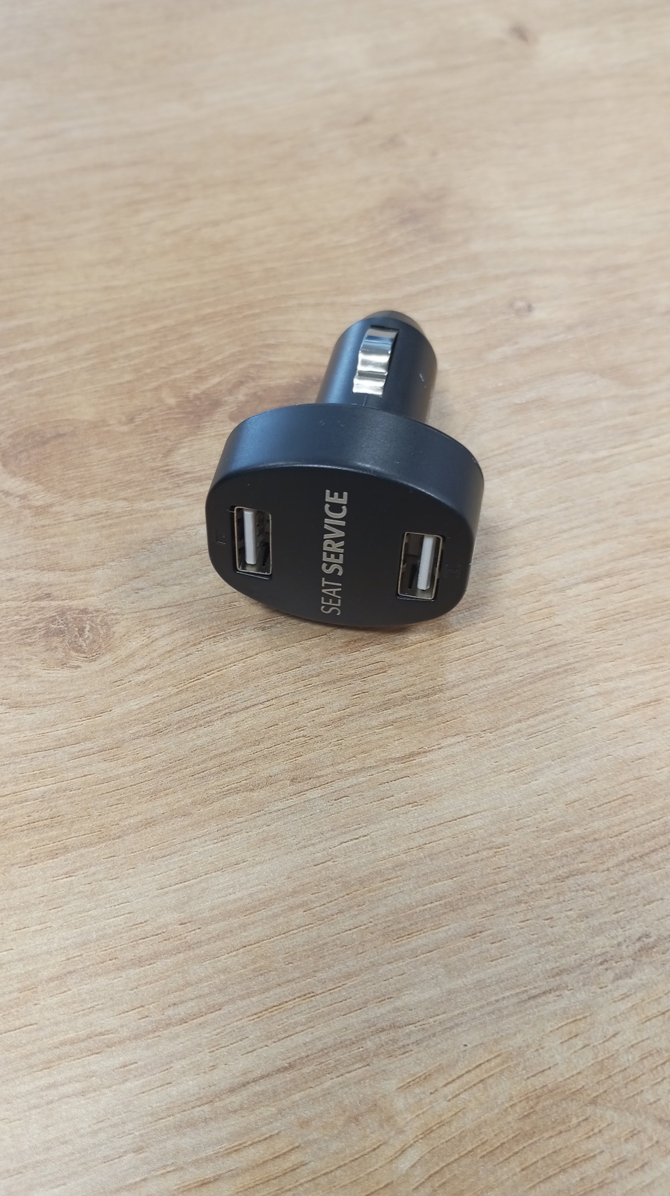 Nabíječla do USB černá Seat